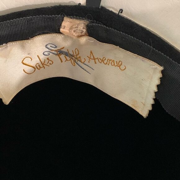 1920s Cloche Hat SAKS 5th AVENUE - Picture 7 of 8